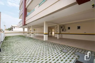 A planta de Com 02 dormitórios a poucos passos da praia