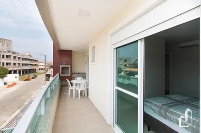 Uma varanda ou terraço em Com 02 dormitórios a poucos passos da praia