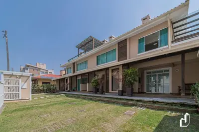 O edifício onde o apartamento está situado