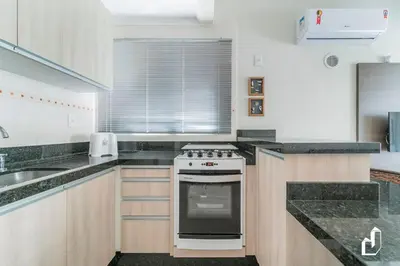 A cozinha ou kitchenette de 1 Quarto | Canto Grande | 70m Praia