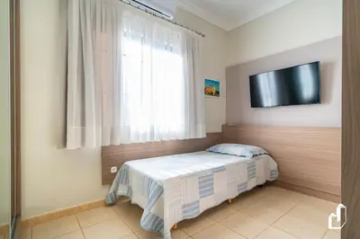 Uma televisão e/ou sistema de entretenimento em 03 dormitórios, uma preciosidade para suas férias