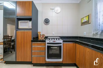 A cozinha ou kitchenette de 03 dormitórios, uma preciosidade para suas férias