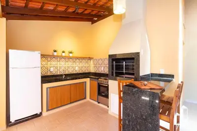 A cozinha ou kitchenette de 03 dormitórios, uma preciosidade para suas férias