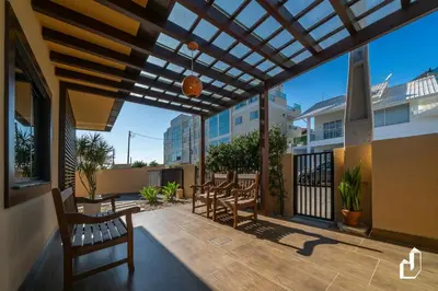 Uma varanda ou terraço em 03 dormitórios, uma preciosidade para suas férias