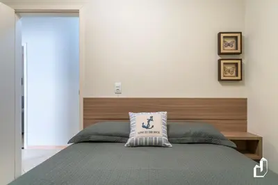 Uma cama ou camas num quarto em 03 dormitórios, uma preciosidade para suas férias
