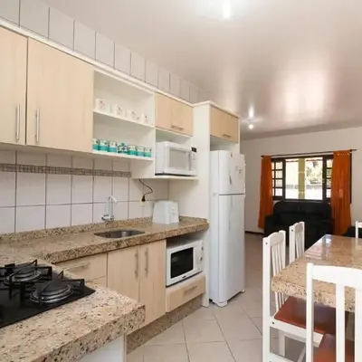 Casa térrea com 03 dormitórios