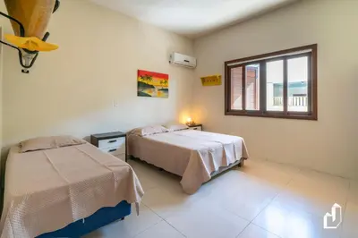 Uma cama ou camas num quarto em Seu Espaço Frente Mar com 4 Dormitórios