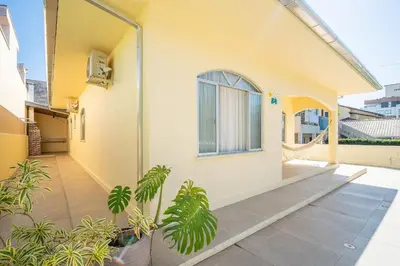 O edifício onde a casa de férias está situado
