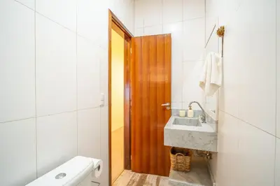 Uma casa de banho em Casa térrea com 03 quartos em Canto Grande