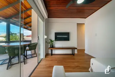 Uma televisão e/ou sistema de entretenimento em Casa acolhedora e confortável com 03 dormitórios
