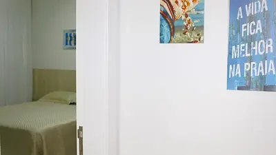 Uma cama ou camas num quarto em 1077 Excelente opção com duas suítes no centro de Bombinhas