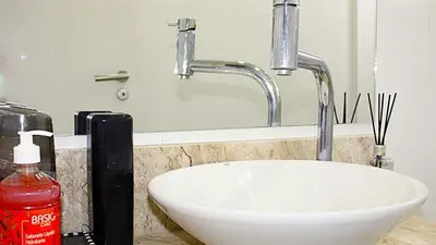 Uma casa de banho em 1077 Excelente opção com duas suítes no centro de Bombinhas