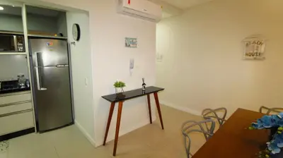 A cozinha ou kitchenette de 1077 Excelente opção com duas suítes no centro de Bombinhas