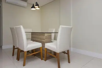 A planta de Porto Fino 106 – Lindo Apartamento no Centro de Bombinhas, a 260 Metros da Praia, com Ótimo Custo-Benefício.