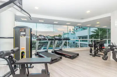 A planta de Varandas do Atlântico 302-B – Apartamento de Alto Padrão com Vista Panorâmica para o Mar em Bombas.