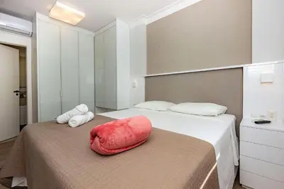 A planta de Varandas do Atlântico 302-B – Apartamento de Alto Padrão com Vista Panorâmica para o Mar em Bombas.