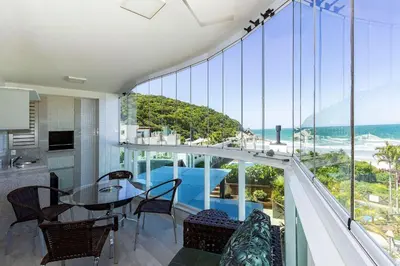 A planta de Varandas do Atlântico 301-B – Apartamento de Alto Padrão com Vista Panorâmica para o Mar em Bombas.