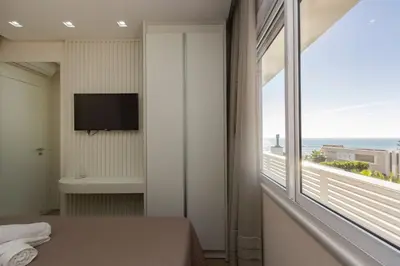 A planta de Varandas do Atlântico 301-B – Apartamento de Alto Padrão com Vista Panorâmica para o Mar em Bombas.