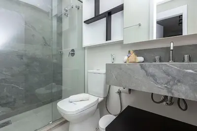 A planta de Porto Madero 204 – Apartamento Moderno em Condomínio com Piscina e Academia no Rooftop no Centro de Bombinhas.