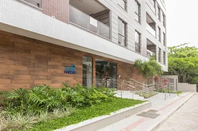 A planta de Porto Madero 204 – Apartamento Moderno em Condomínio com Piscina e Academia no Rooftop no Centro de Bombinhas.