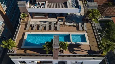 A planta de Porto Madero 204 – Apartamento Moderno em Condomínio com Piscina e Academia no Rooftop no Centro de Bombinhas.