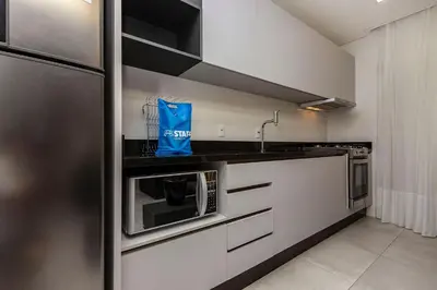A planta de Porto Madero 204 – Apartamento Moderno em Condomínio com Piscina e Academia no Rooftop no Centro de Bombinhas.