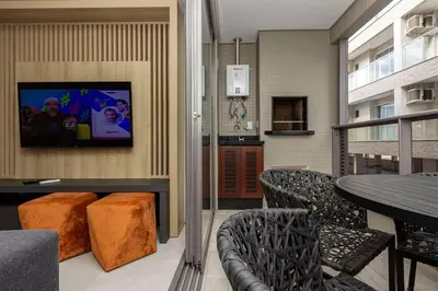 A planta de Porto Madero 204 – Apartamento Moderno em Condomínio com Piscina e Academia no Rooftop no Centro de Bombinhas.