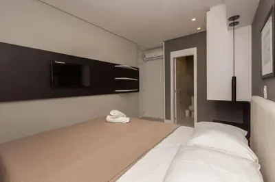 A planta de Porto Madero 301 – Apartamento Moderno em Condomínio com Piscina e Academia no Rooftop no Centro de Bombinhas.