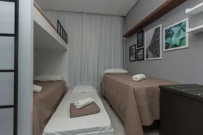 A planta de Porto Madero 301 – Apartamento Moderno em Condomínio com Piscina e Academia no Rooftop no Centro de Bombinhas.