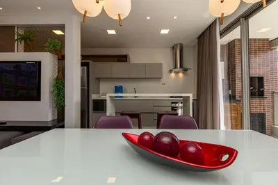 A planta de Porto Madero 202 – Apartamento Moderno em Condomínio com Piscina e Academia no Rooftop no Centro de Bombinhas.