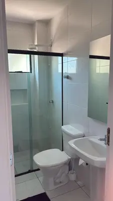 Uma casa de banho em Apto lateral mar