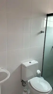 Uma casa de banho em Apto lateral mar