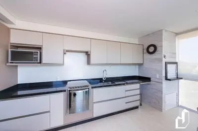 A cozinha ou kitchenette de Cobertura duplex com piscina e 03 suítes