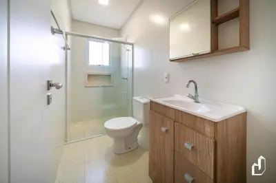 Uma casa de banho em Cobertura duplex com piscina e 03 suítes