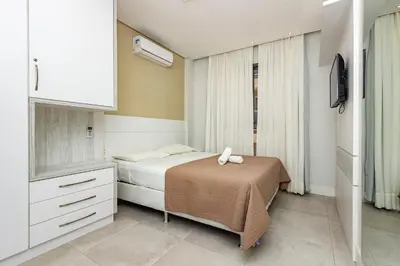 A planta de Porto Madero 305 – Apartamento Moderno em Condomínio com Piscina e Academia no Rooftop no Centro de Bombinhas.
