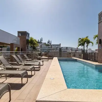 Porto Madero 305 – Apartamento Moderno em Condomínio com Piscina e Academia no Rooftop no Centro de Bombinhas.