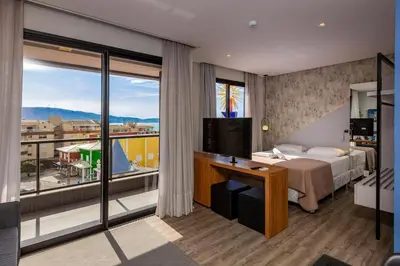 A planta de Aion Suites 303 – Lindo apartamento com Vista para o Mar, a 60m da Praia de Bombinhas, com Piscina e Academia no Rooftop.