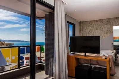 A planta de Aion Suites 303 – Lindo apartamento com Vista para o Mar, a 60m da Praia de Bombinhas, com Piscina e Academia no Rooftop.