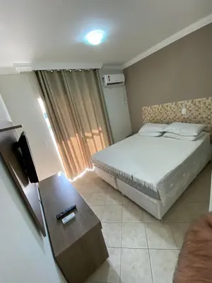 Uma cama ou camas num quarto em 123 Apartamento espaçoso para família