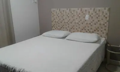 Uma cama ou camas num quarto em 123 Apartamento espaçoso para família