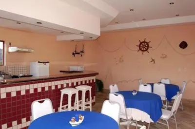 Um restaurante ou outro lugar para comer em Hotel Residencial Itapema