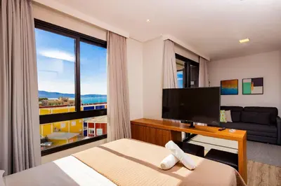 A planta de Aion Suites 302 – Lindo apartamento com Vista para o Mar, a 60m da Praia de Bombinhas, com Piscina e Academia no Rooftop.