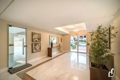 A planta de Apartamento com 03 dormitórios meia quadra do mar