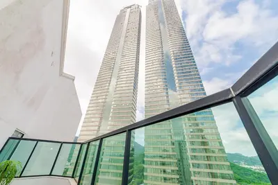 O edifício onde o apartamento está situado