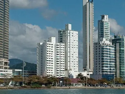 Uma vista geral de Balneário Camboriú ou a vista da cidade a partir do apartamento