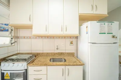 A cozinha ou kitchenette de Frente ao mar - Residencial Guilhermina - Casa 08
