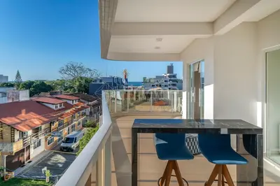 Uma varanda ou terraço em Mario Guilherme - Apto - 301 - Lindo apartamento condomínio de alto padrão com piscina e academia.