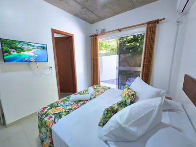 Uma cama ou camas num quarto em Refúgio da Lagoinha - Centro de Bombinhas
