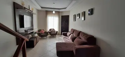 Uma área de estar em Casa 4 quartos com piscina AQUECIDA em Bombinhas