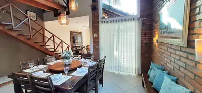 A planta de Casa 4 quartos com piscina AQUECIDA em Bombinhas